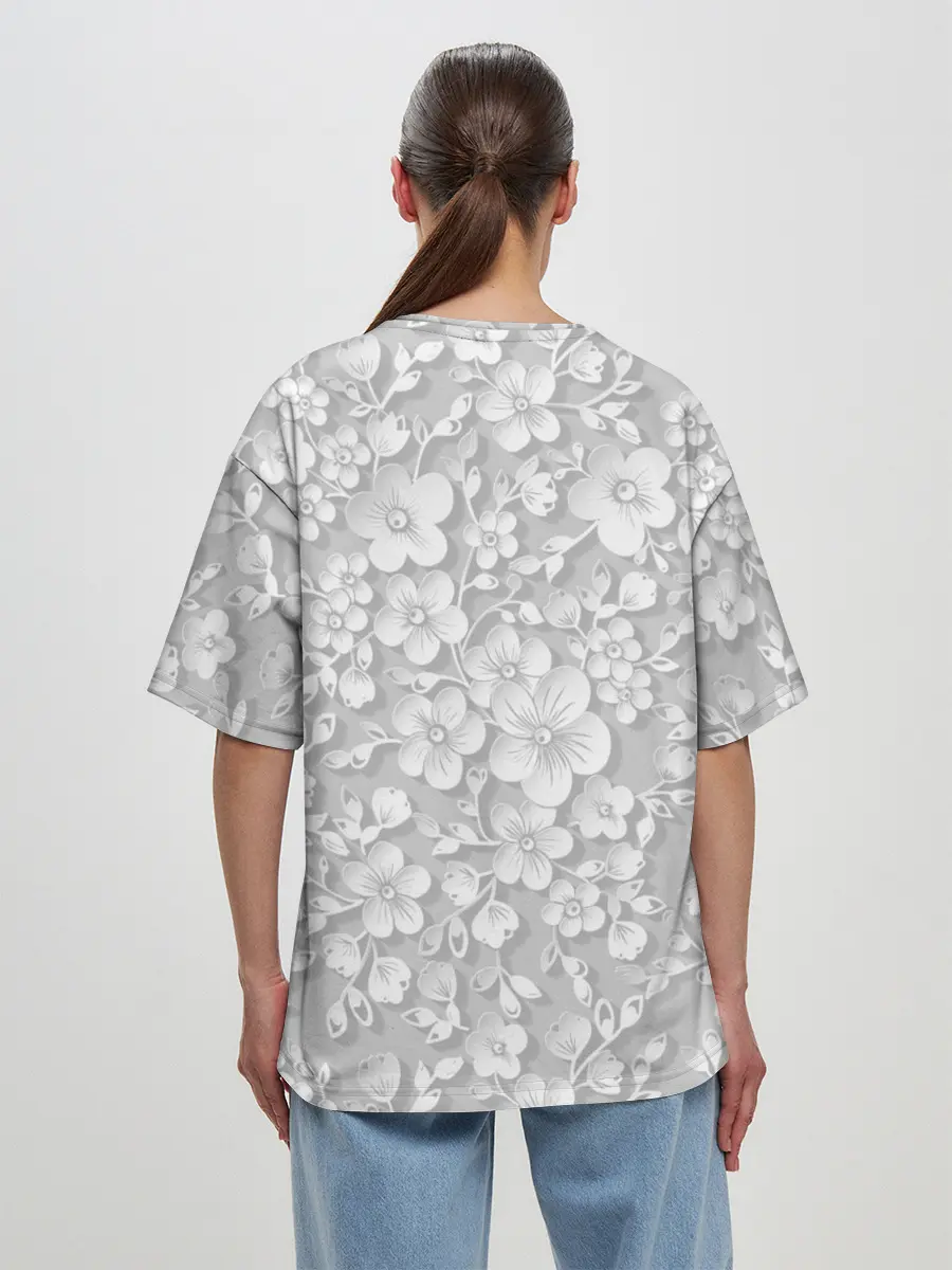 Женская футболка оверсайз / Белые цветы
