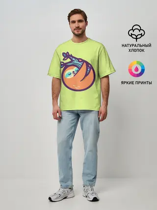 Мужская футболка оверсайз / Ленивец спит на ветке рисунок