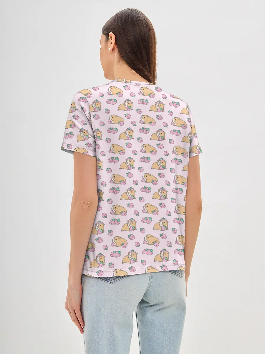 Женская базовая футболка / Морские свинки с клубникой