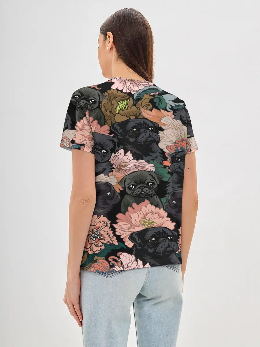 Женская базовая футболка / Мопсы и Цветы