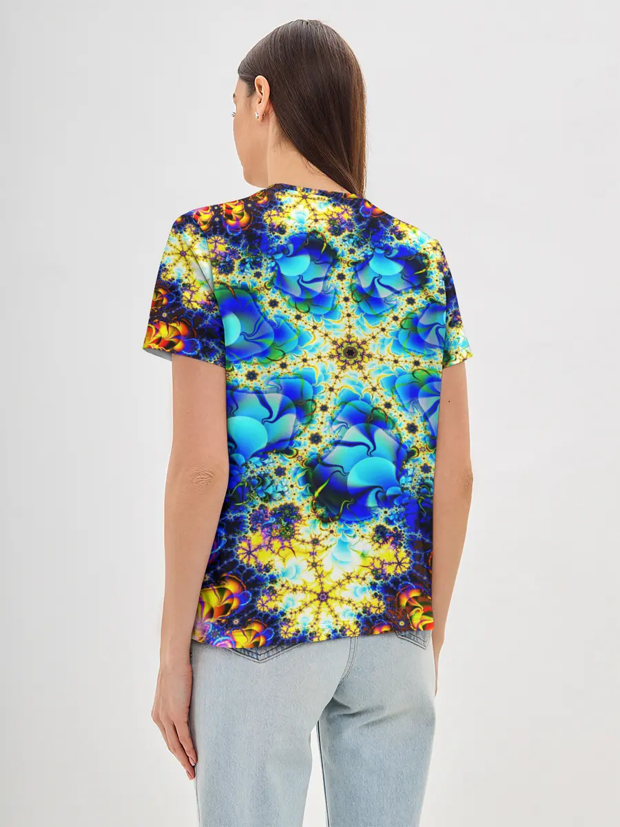 Женская базовая футболка / ИЛЛЮЗИЯ ФРАКТАЛОВ