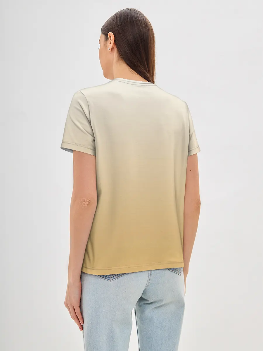 Женская базовая футболка / Семейство Пикачу мило арт