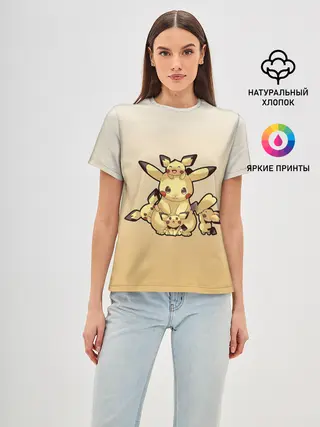 Женская базовая футболка / Семейство Пикачу мило арт