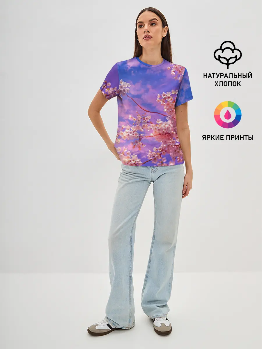 Женская базовая футболка / Сакура