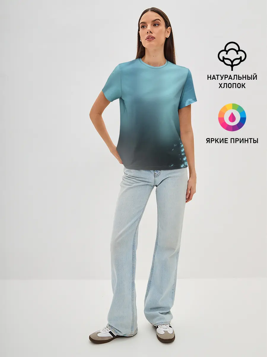 Женская базовая футболка / Водяные свечения