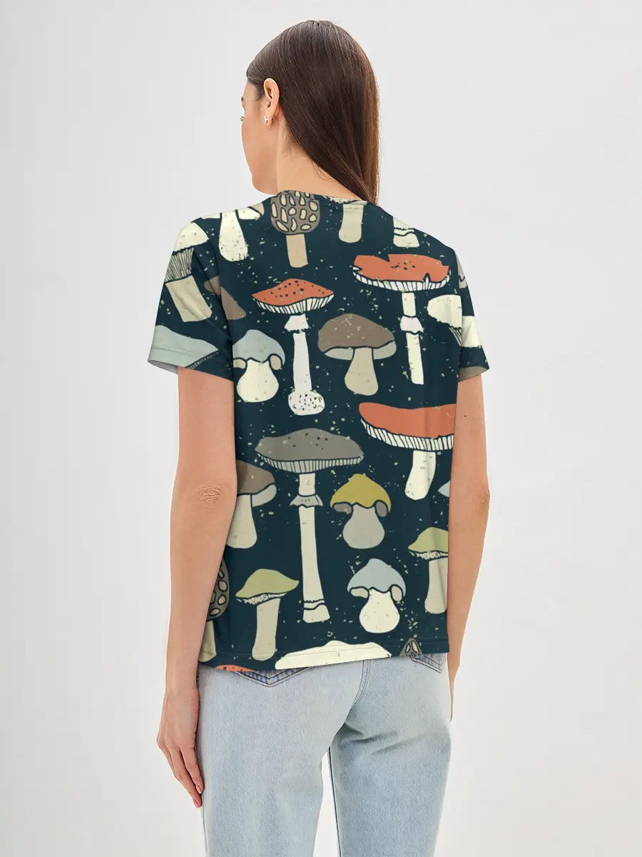 Женская базовая футболка / Загадочный лес