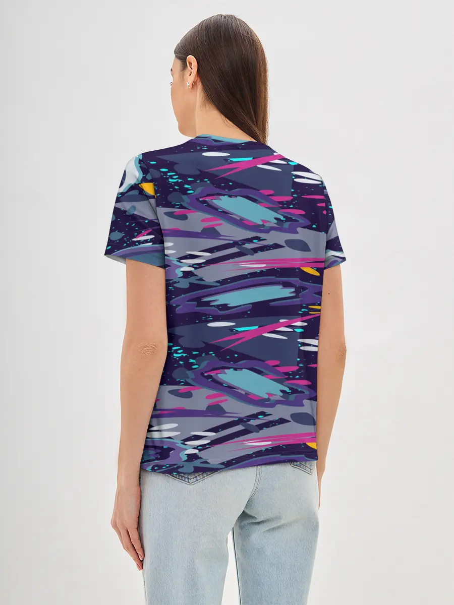 Женская базовая футболка / Космический абстрактный паттерн