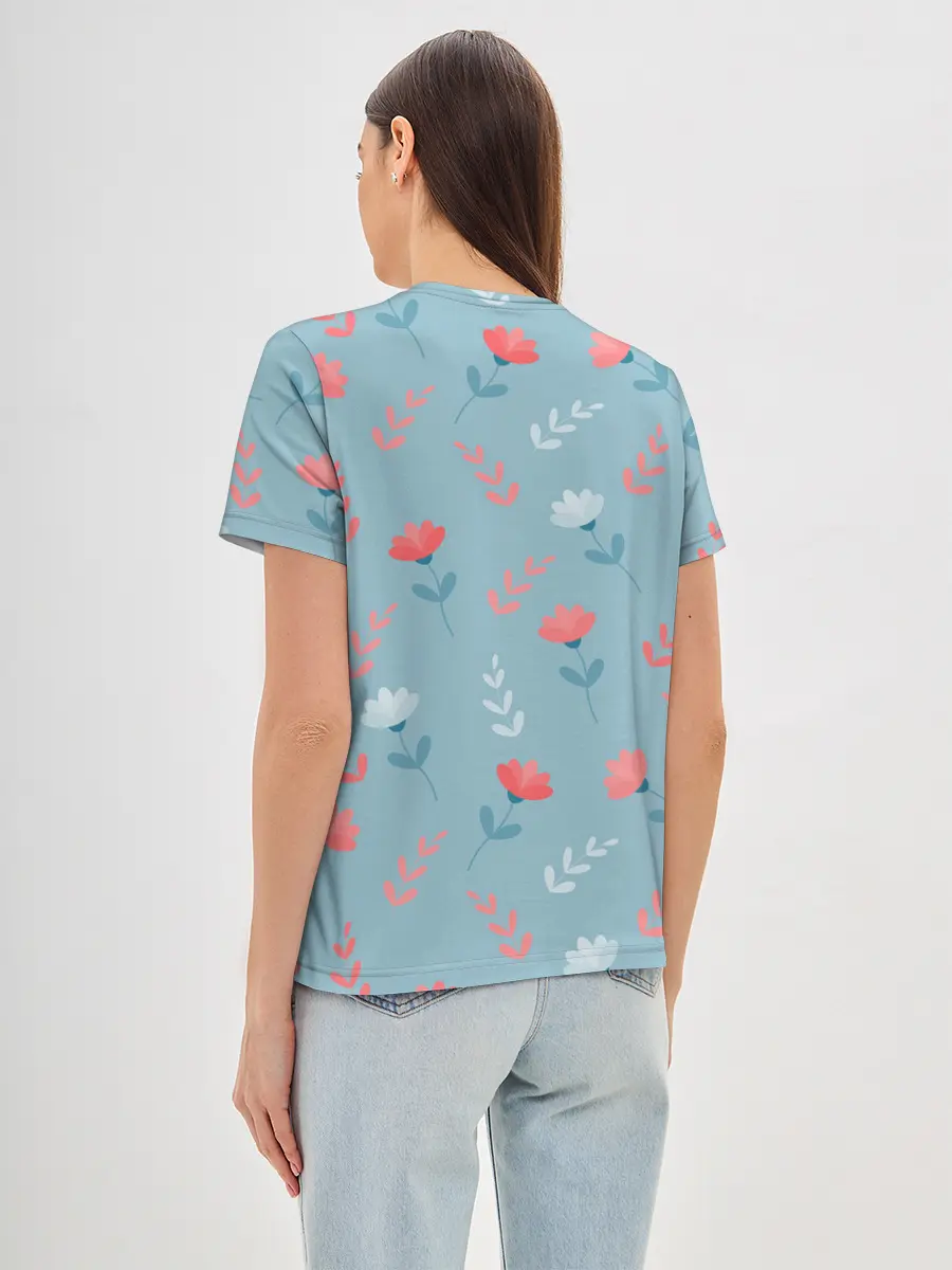 Женская базовая футболка / Цветочки и листики на голубом