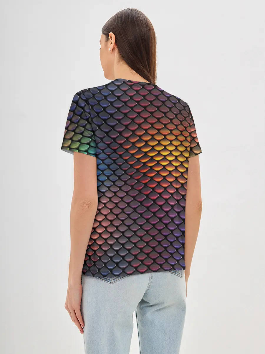 Женская базовая футболка / Радужная чешуя