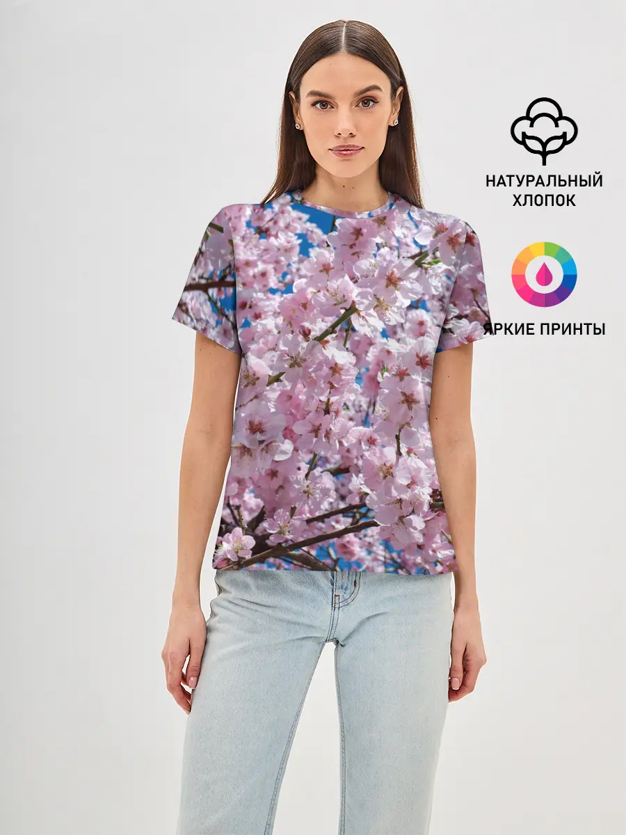Женская базовая футболка / Цветущая Сакура
