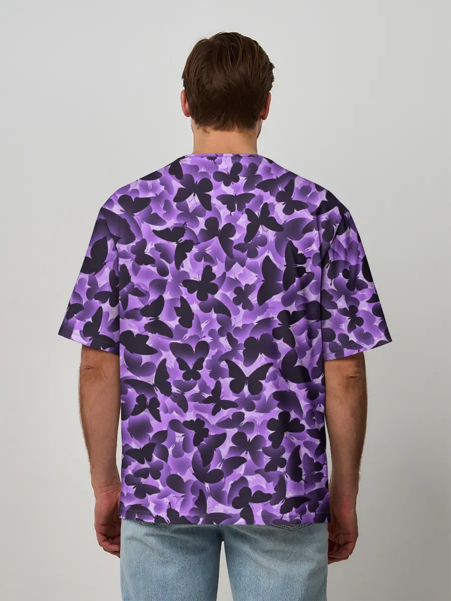 Мужская футболка оверсайз / Сиреневые бабочки