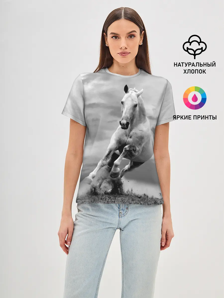 Женская базовая футболка / Белая лошадь