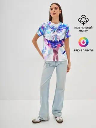 Женская базовая футболка / Хацуне Мику на красочном фоне