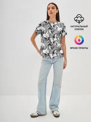 Женская базовая футболка / Белые лошади