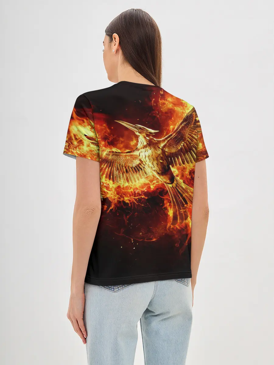 Женская базовая футболка / Феникс в огне