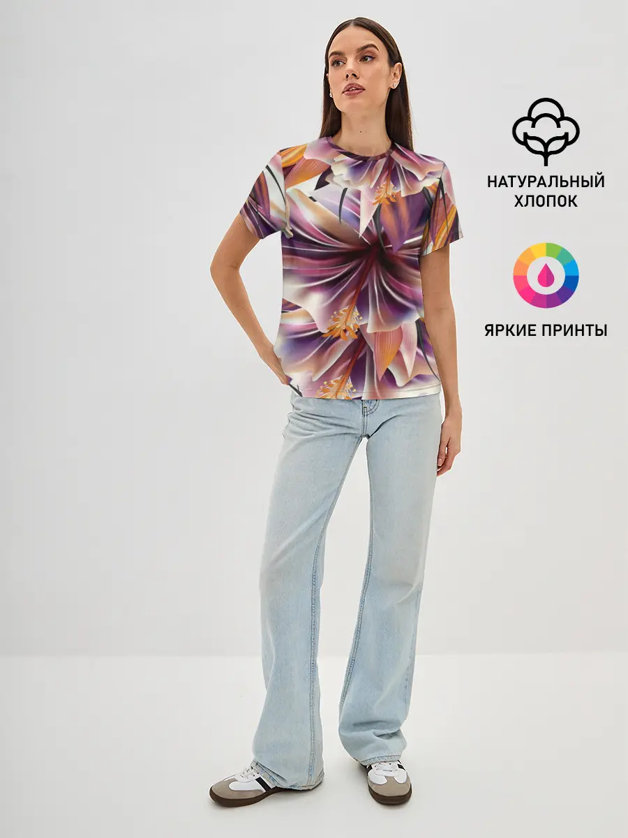 Женская базовая футболка / Необычный цветок
