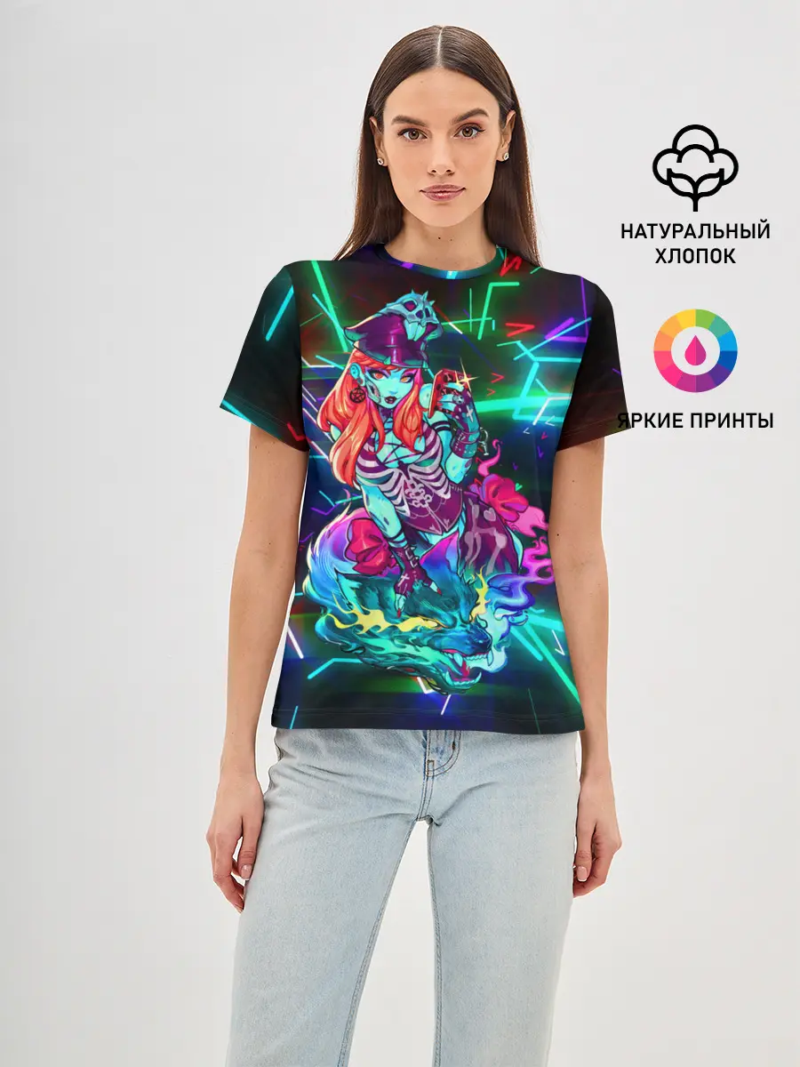 Женская базовая футболка / Неоновая ведьма с волком