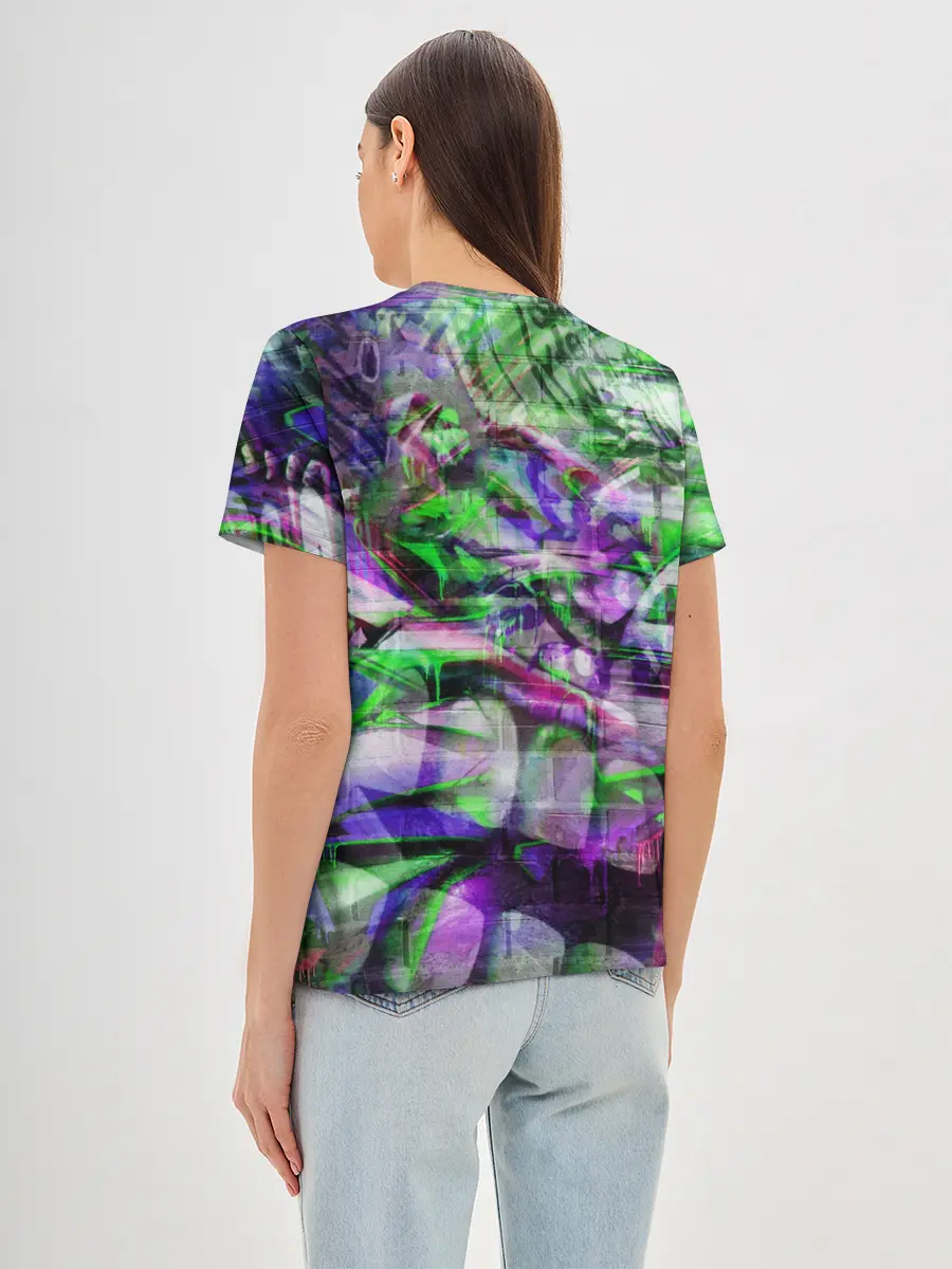 Женская базовая футболка / Граффити на стене