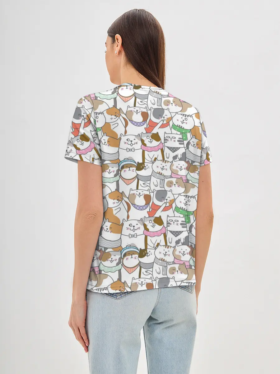 Женская базовая футболка / Большая семья котиков