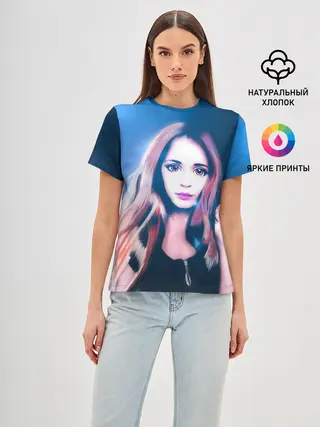 Женская базовая футболка / Девушка с большими глазами