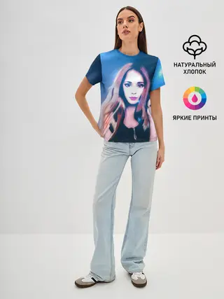 Женская базовая футболка / Девушка с большими глазами