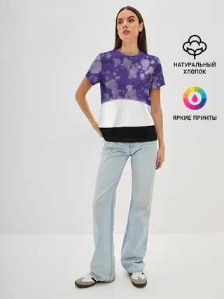 Женская базовая футболка / одинокое дерево в ночи