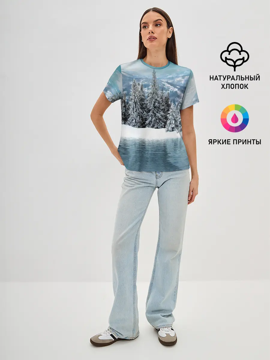 Женская базовая футболка / Зимний лес