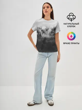 Женская базовая футболка / Волк в лесу