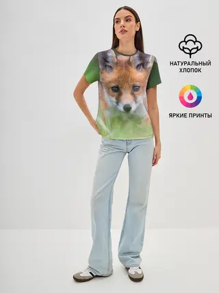 Женская базовая футболка / Лисенок в засаде