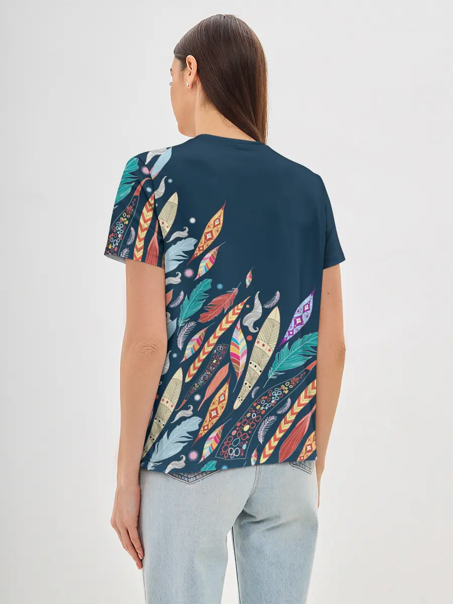 Женская базовая футболка / Перья