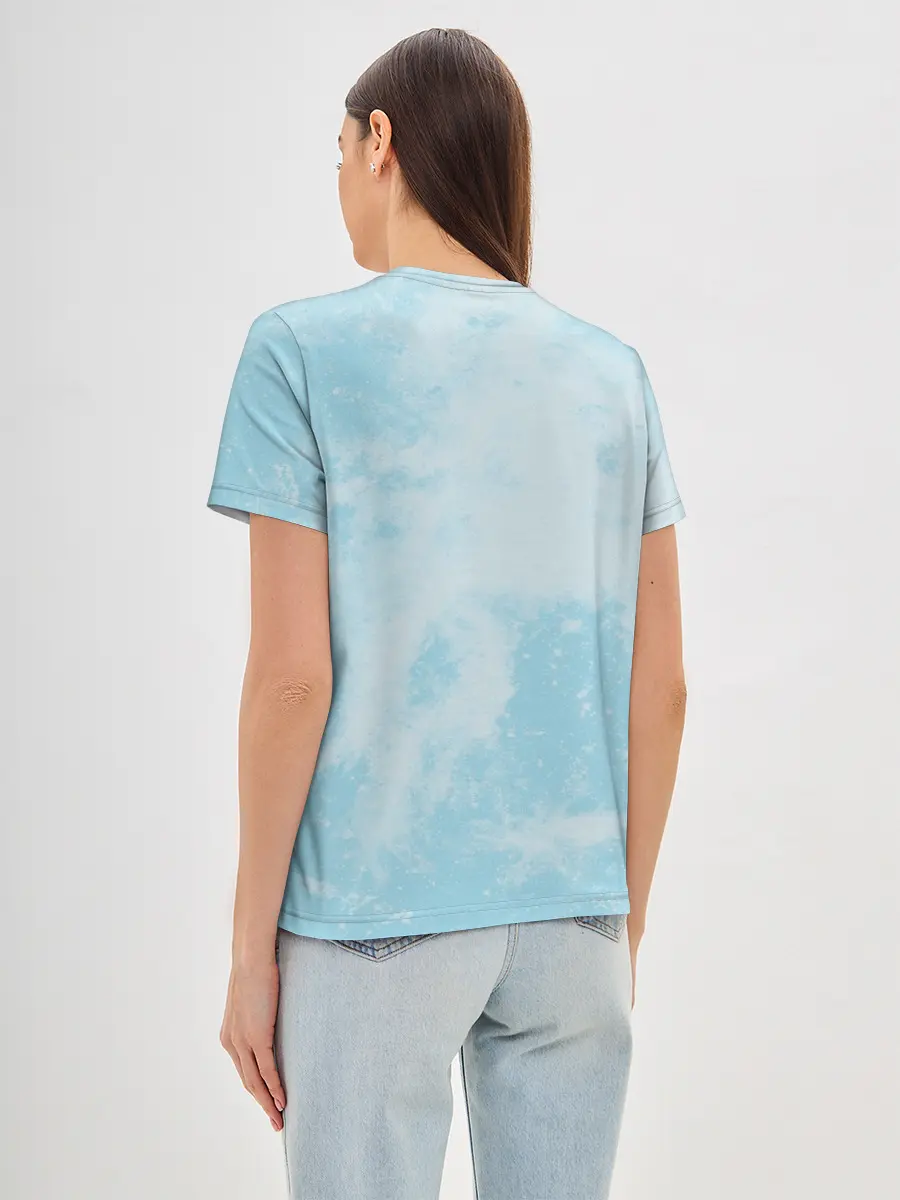 Женская базовая футболка / Тихиро на горе с драконом