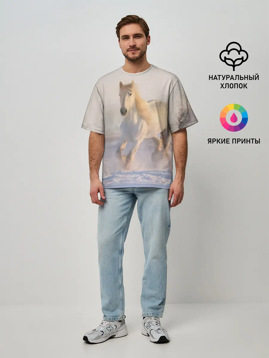 Мужская футболка оверсайз / Белая лошадь на снегу