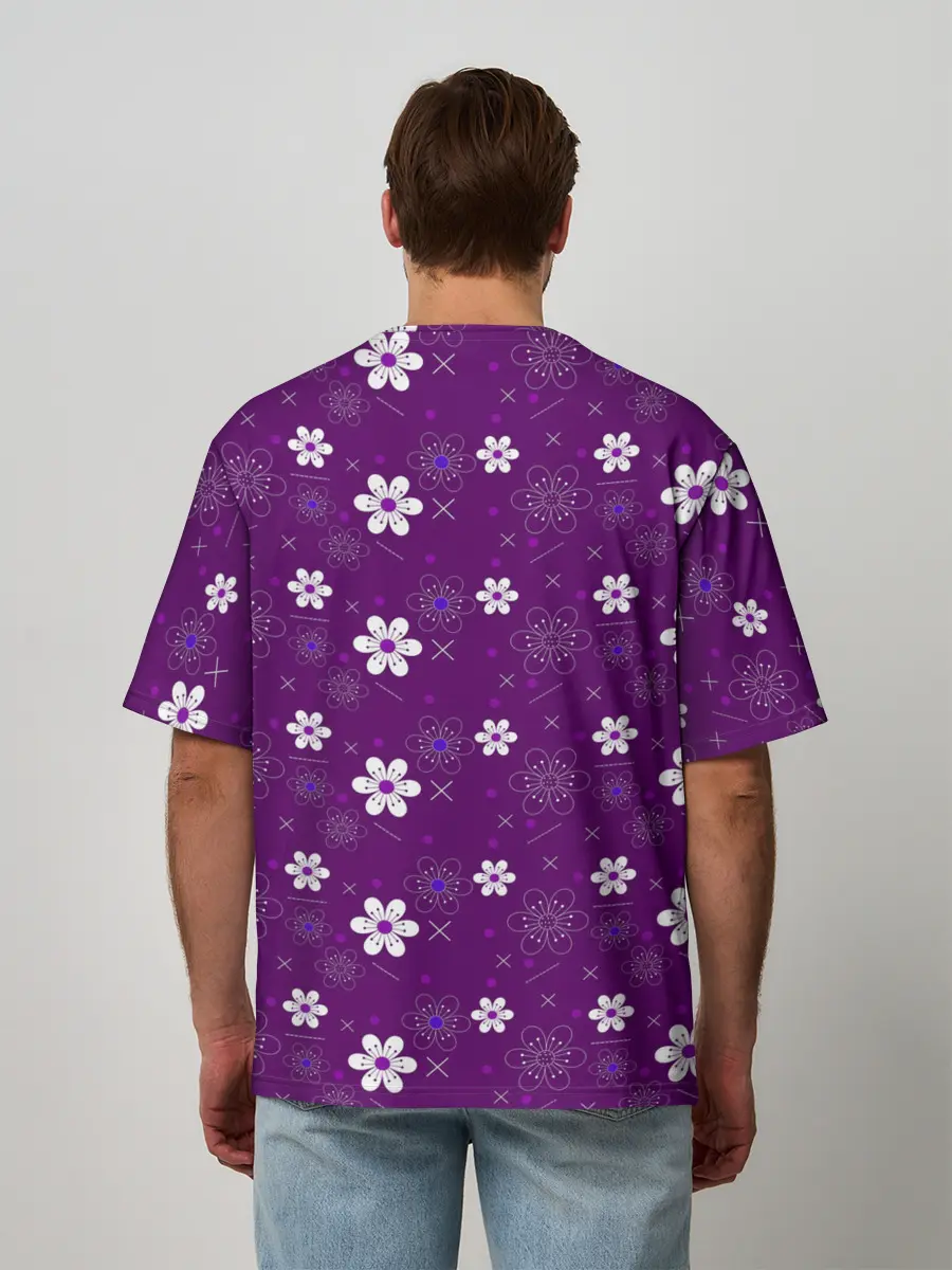 Мужская футболка оверсайз / узор цветы на фиолетовом фоне