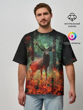 Мужская футболка оверсайз / Олень в горящем лесу Сибири