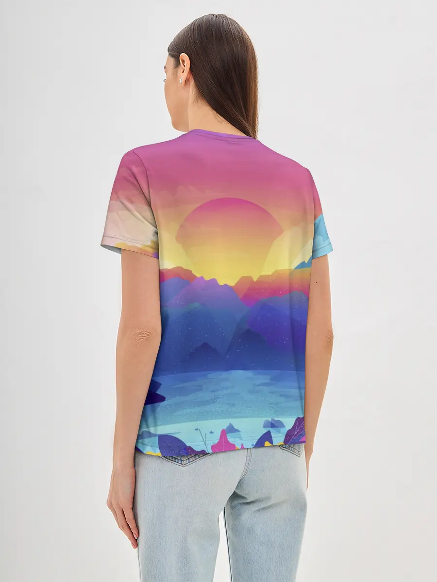 Женская базовая футболка / Красочные Горы