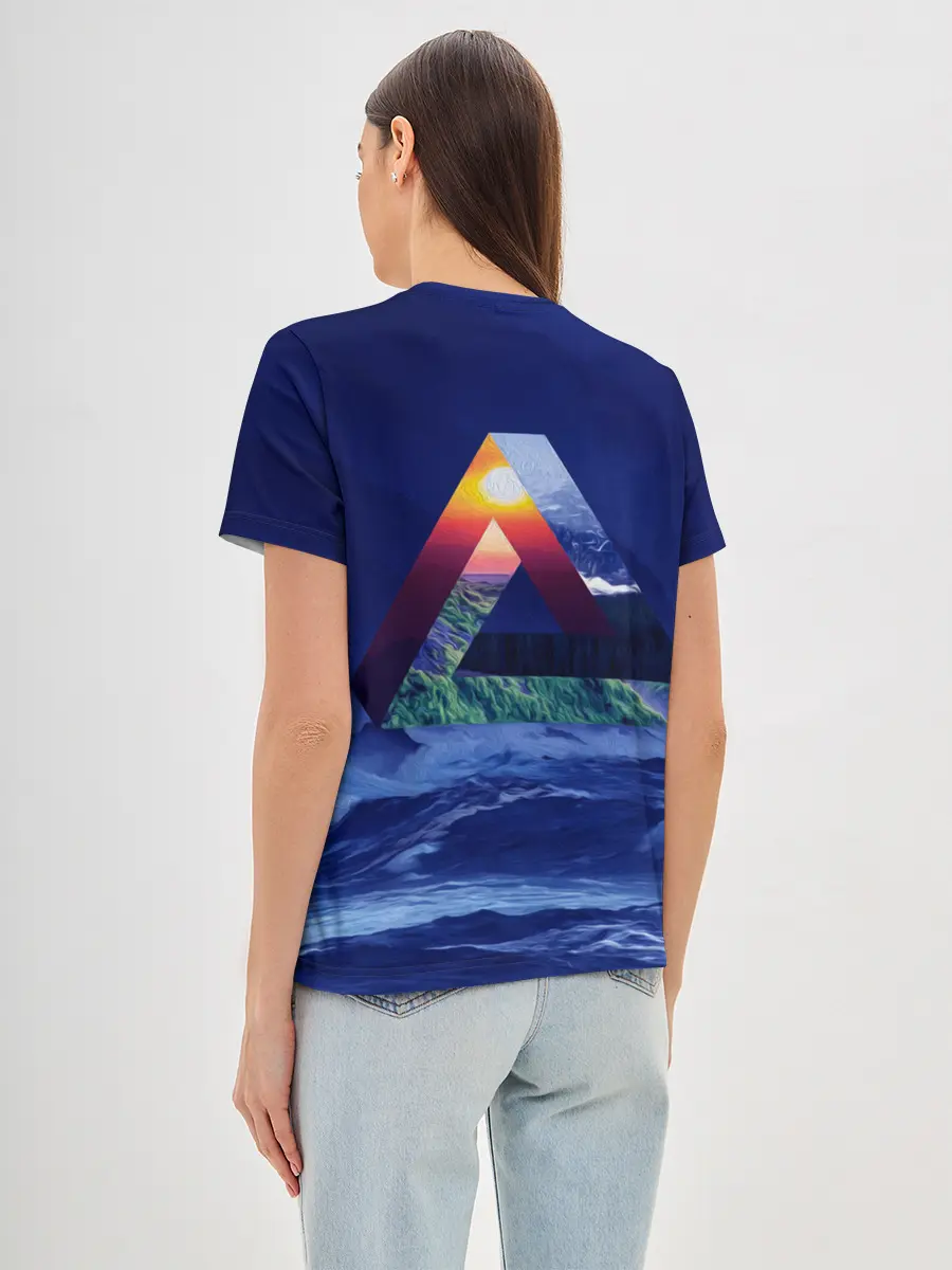 Женская базовая футболка / TWISTED REALITY