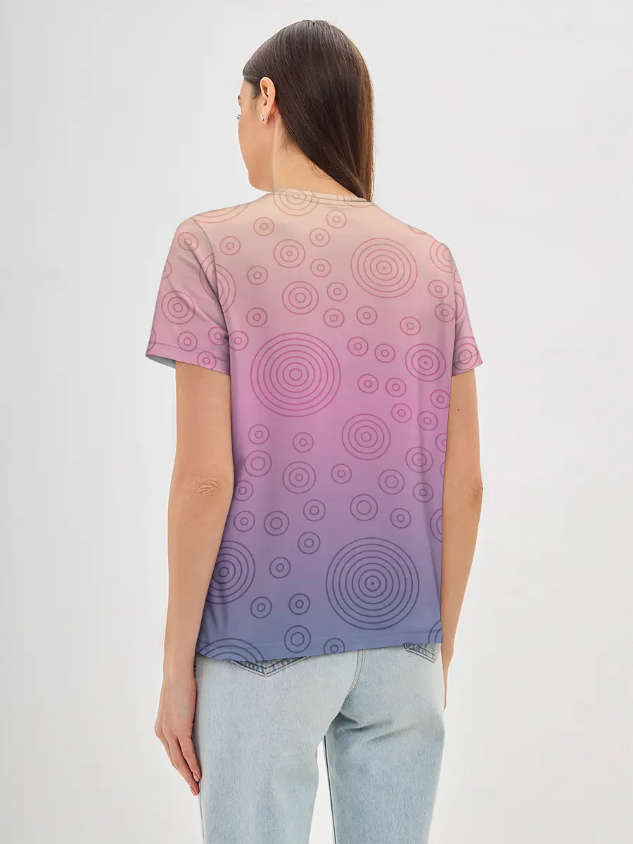 Женская базовая футболка / Абстрактный узор