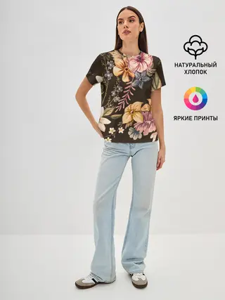 Женская базовая футболка / цветы