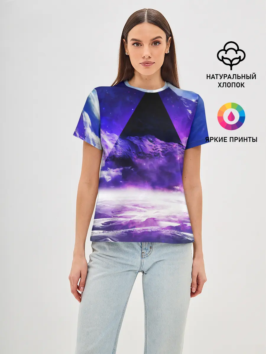 Женская базовая футболка / Космический треугольник