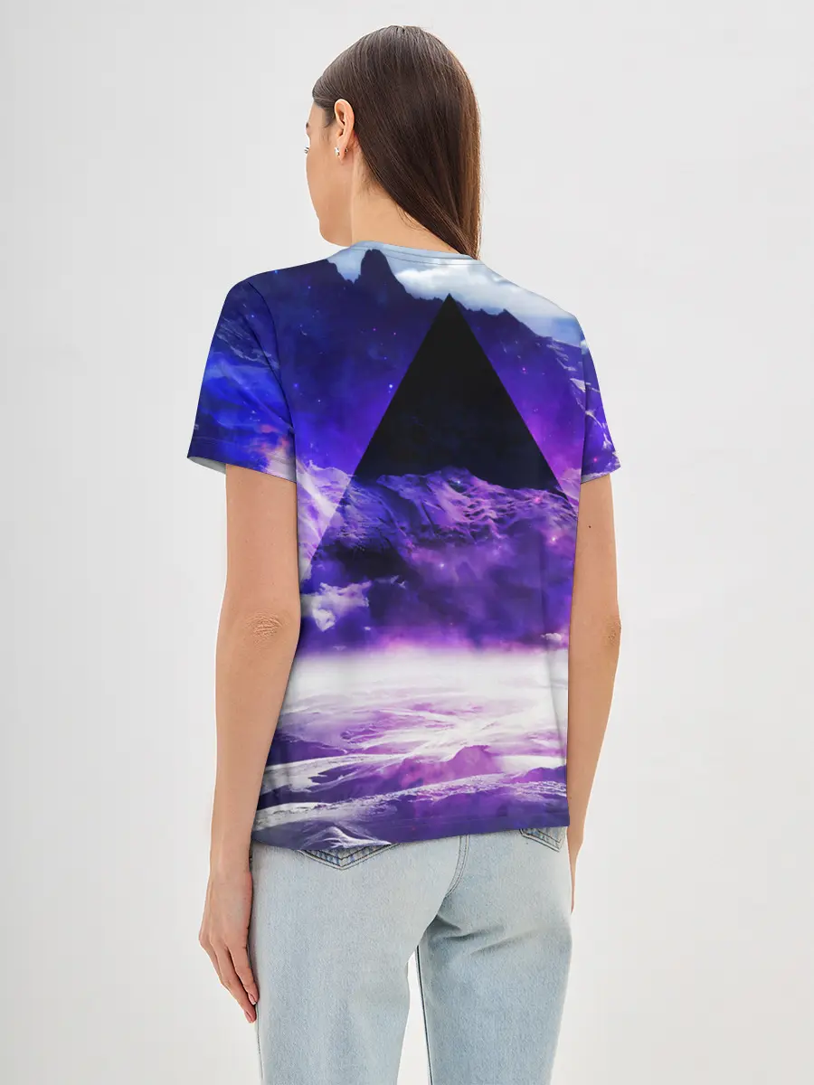 Женская базовая футболка / Космический треугольник