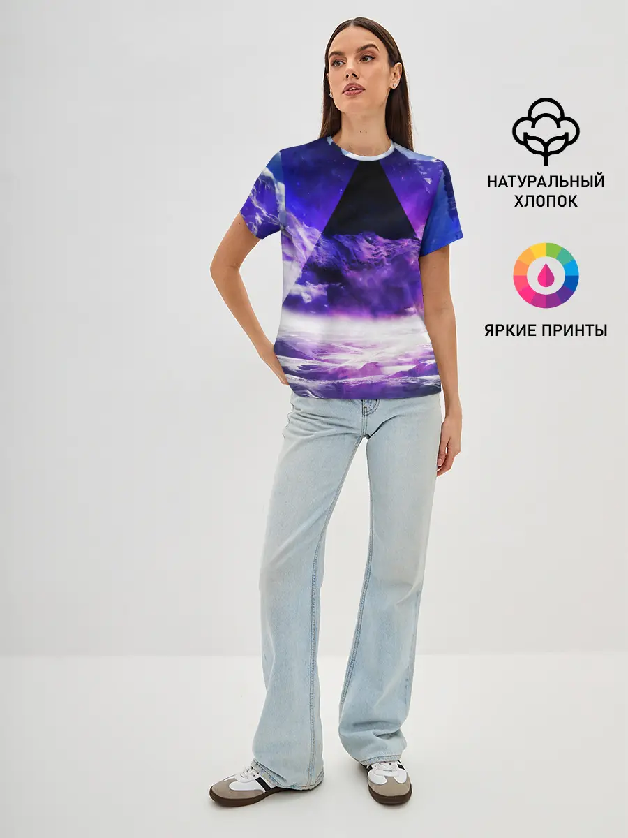 Женская базовая футболка / Космический треугольник