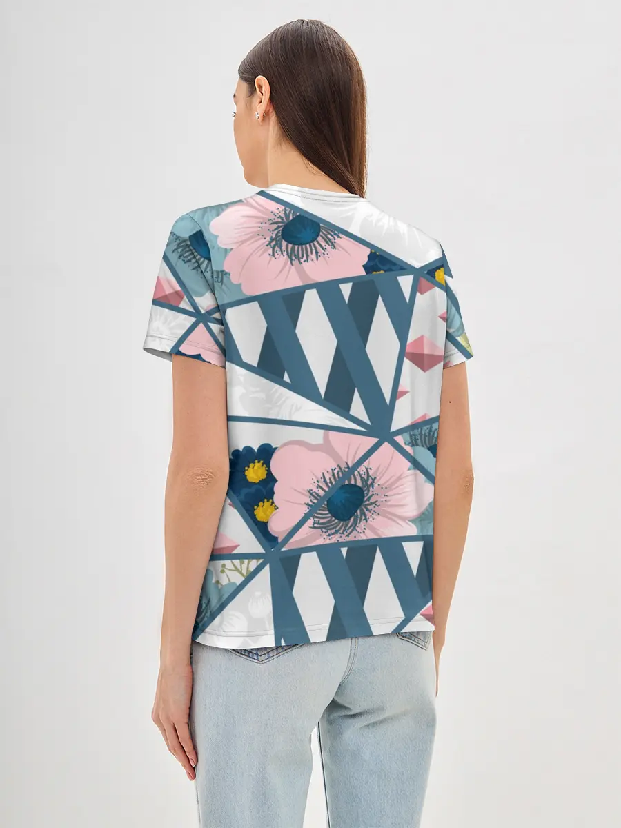 Женская базовая футболка / Геометрия цветов