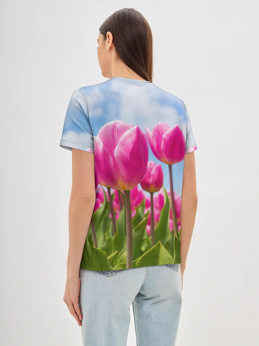 Женская базовая футболка / Розовые тюльпаны
