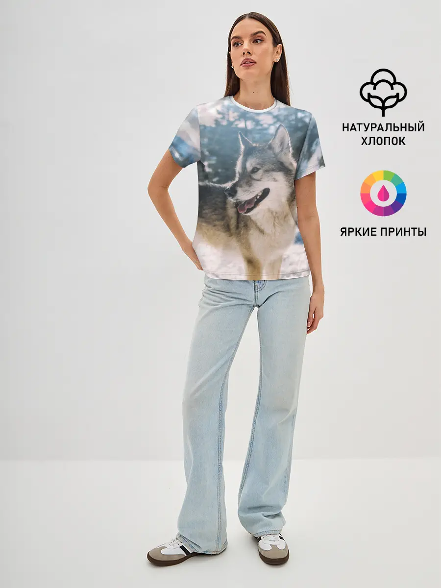 Женская базовая футболка / Волк и снег