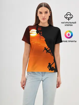 Женская базовая футболка / СКАЛОЛАЗЫ В ЗАКАТЕ