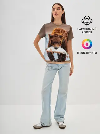 Женская базовая футболка / Медведь с рыбой во рту