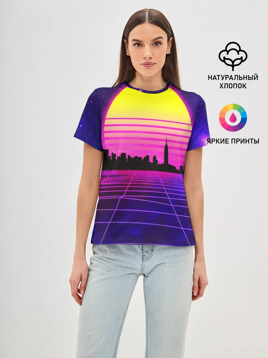 Женская базовая футболка / ГОРОД В НЕОНЕ