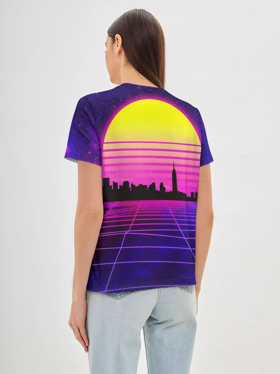 Женская базовая футболка / ГОРОД В НЕОНЕ
