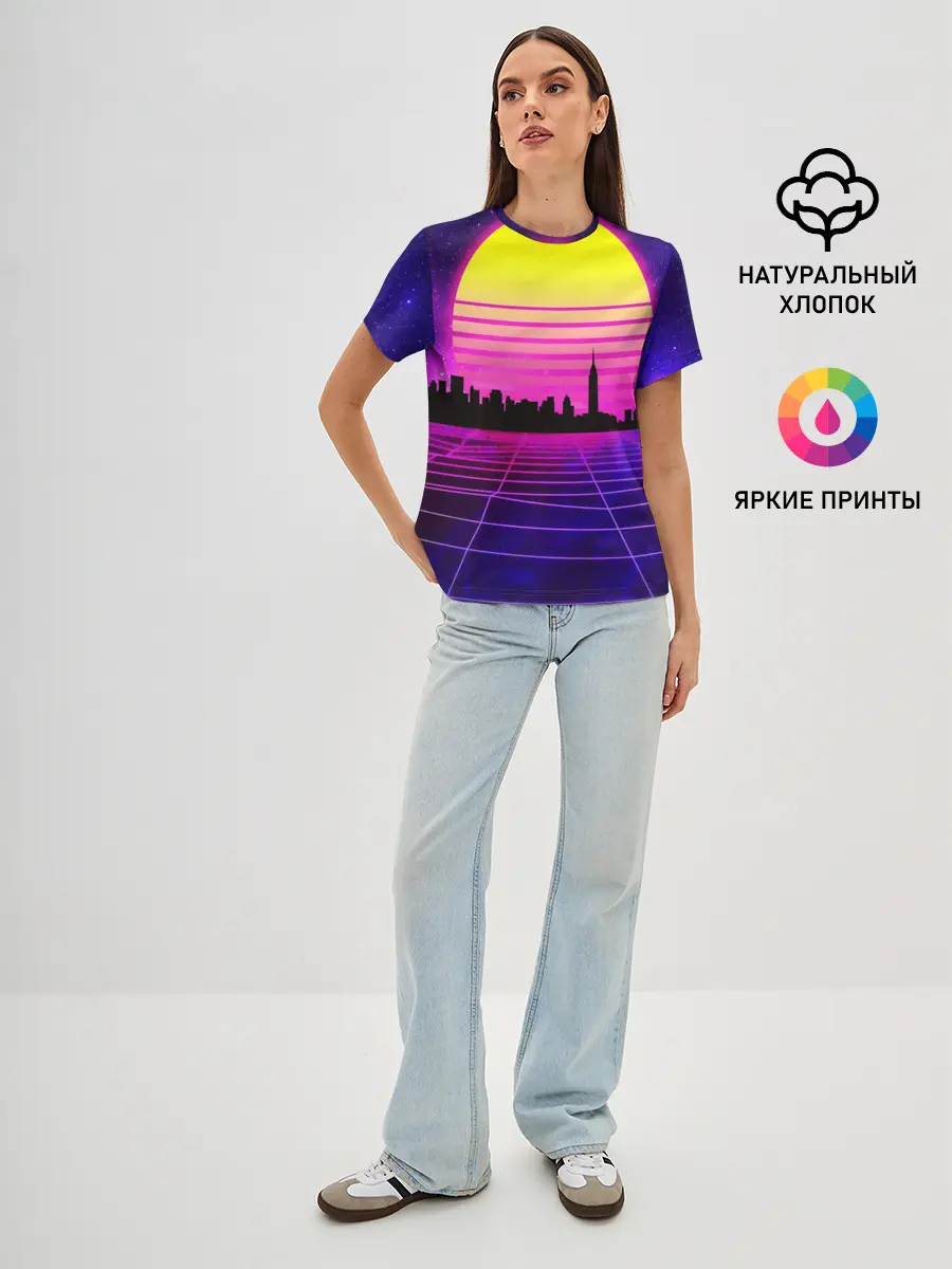 Женская базовая футболка / ГОРОД В НЕОНЕ