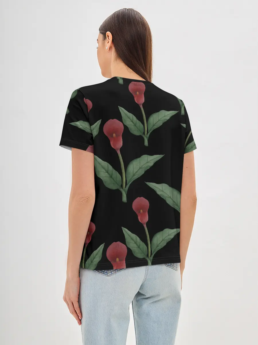 Женская базовая футболка / Красные каллы на черном